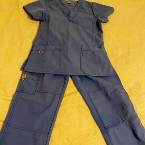 Scrub set